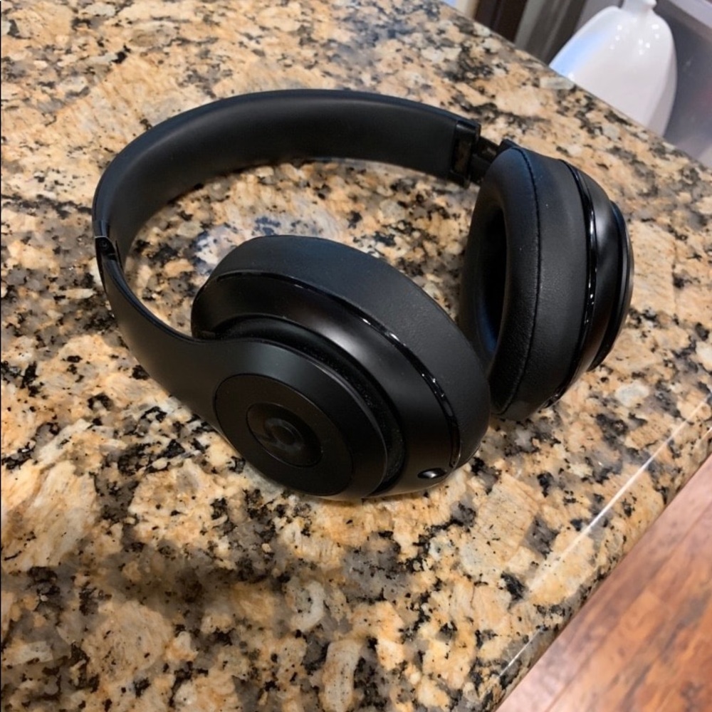 Beats Studio 2.0 wireless matte black
